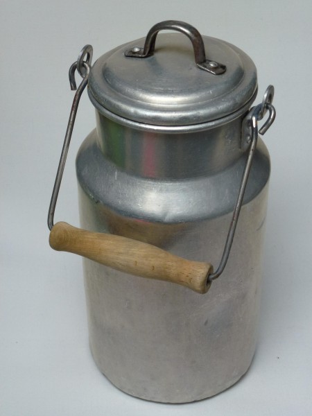 alte gebrauchte Milchkanne 2 Liter aus Aluminium
